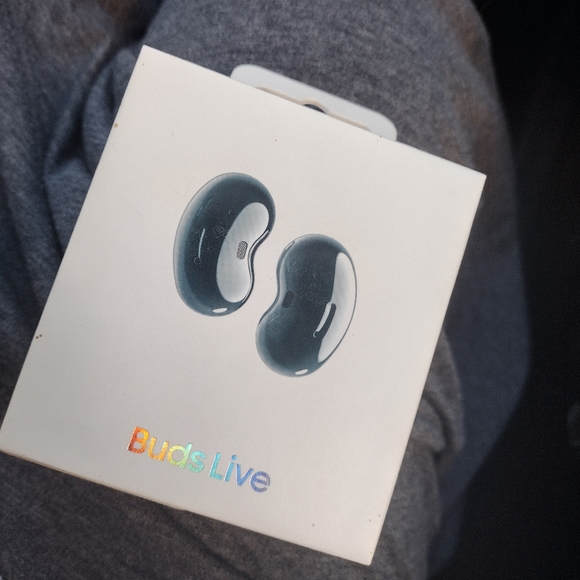 Samsung buds live wireless headphones